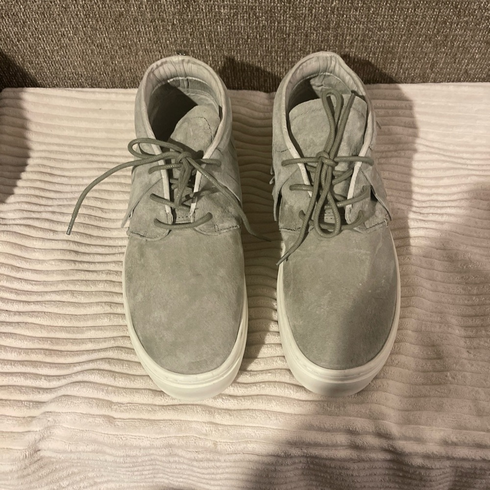 Clear Weather One-O-One Gray suede mid top moccasin sneakers Men's size 10